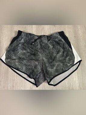 Nike Dri Fit Running Women’s Black White Lined Running Athletic Shorts Medium.